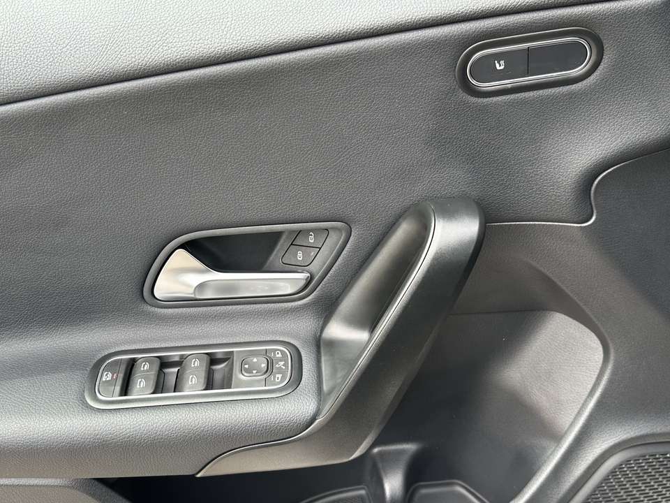 Mercedes-Benz CLA 200 - Imagem 14