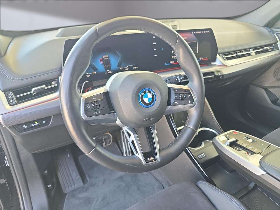 BMW iX1 - Imagem 10