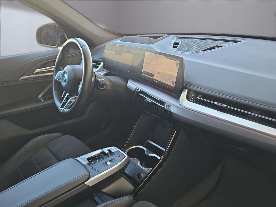 BMW iX1 - Imagem 11
