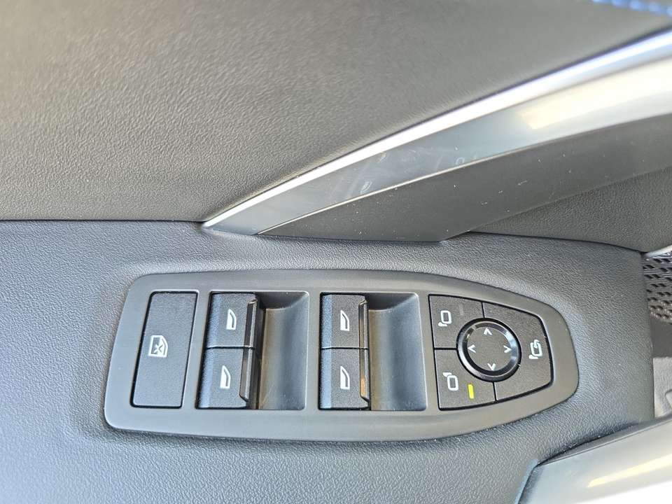 BMW iX1 - Imagem 15