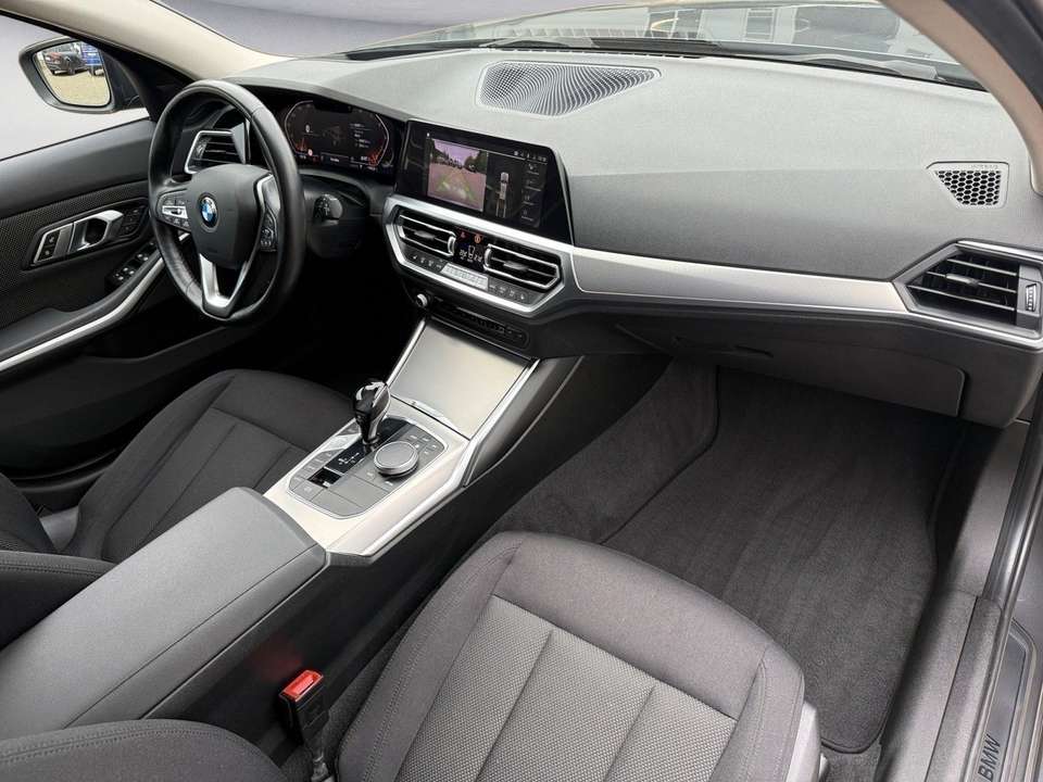 BMW 330 - Imagem 9