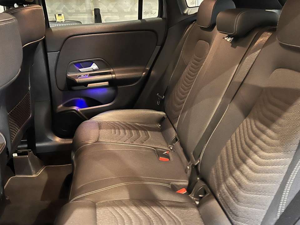 Mercedes-Benz GLA 180 - Imagem 10