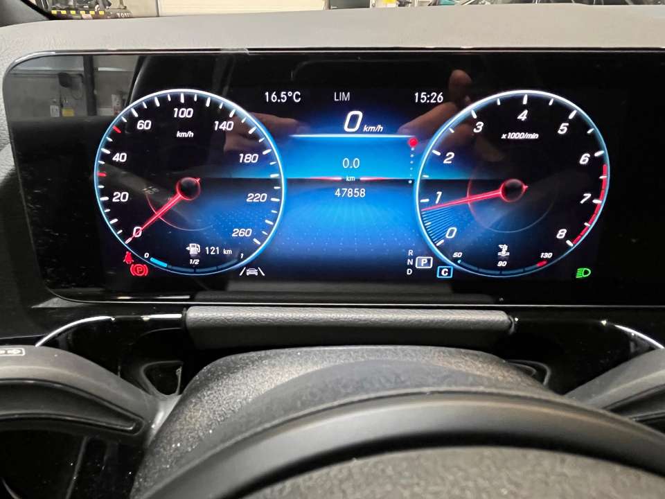 Mercedes-Benz GLA 180 - Imagem 11