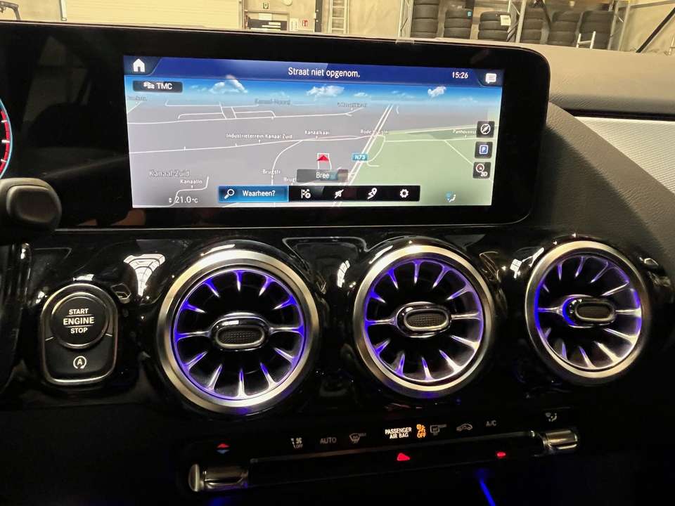 Mercedes-Benz GLA 180 - Imagem 12