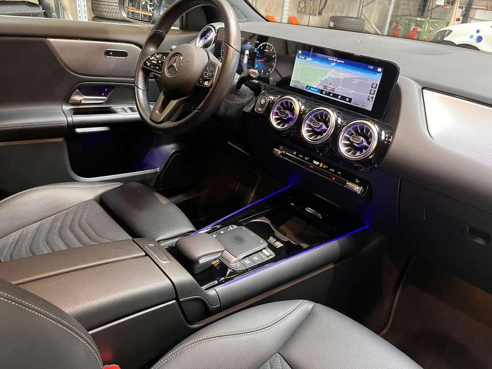 Mercedes-Benz GLA 180 - Imagem 14