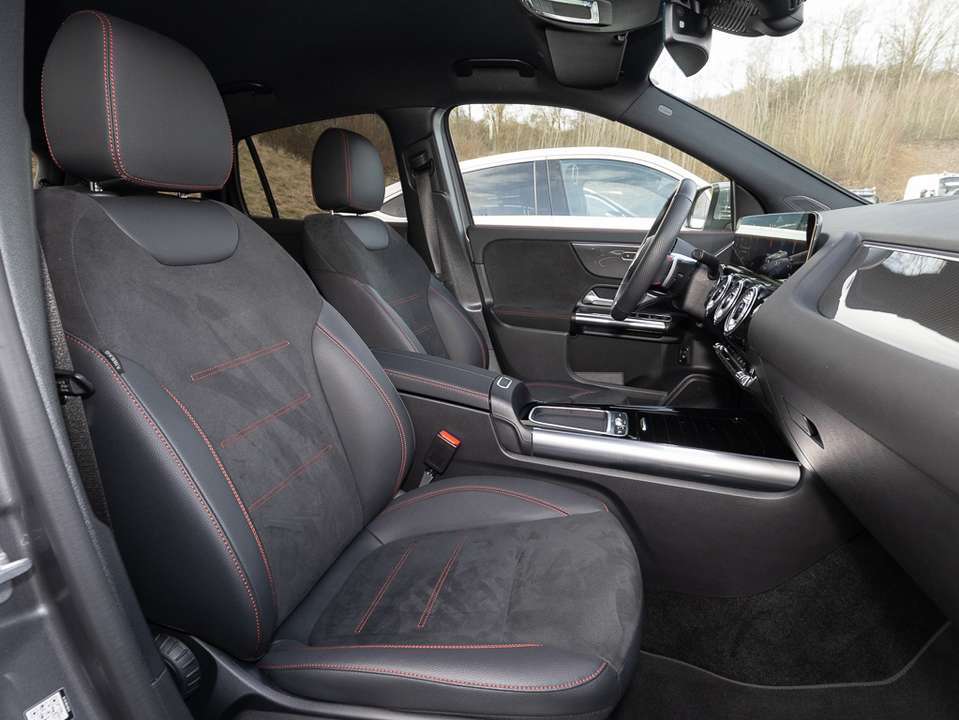 Mercedes-Benz GLA 180 - Imagem 11