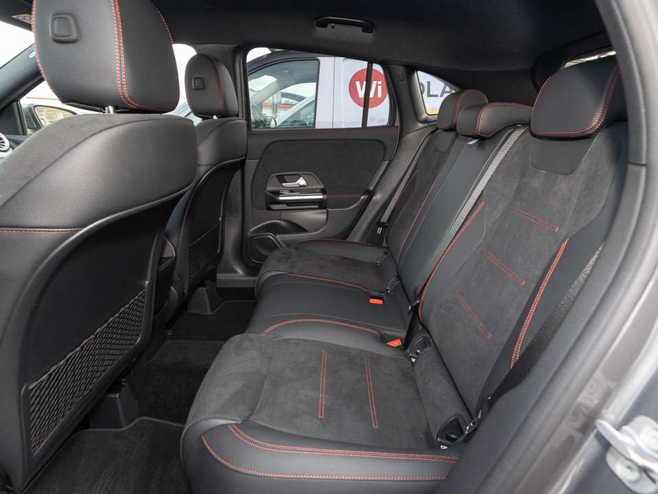 Mercedes-Benz GLA 180 - Imagem 12