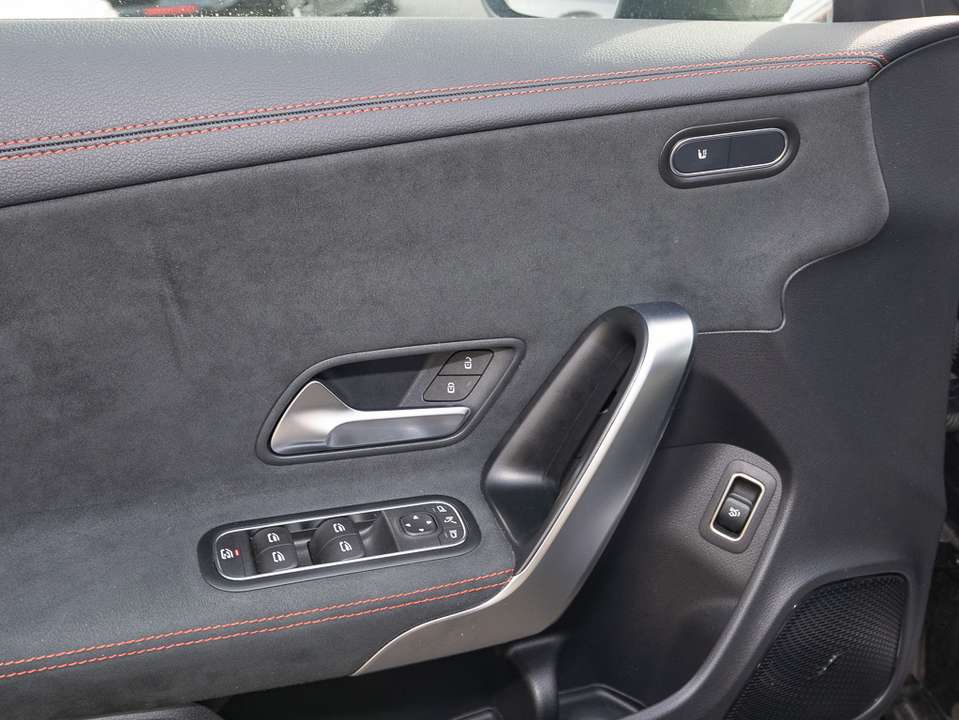 Mercedes-Benz CLA 180 - Imagem 5