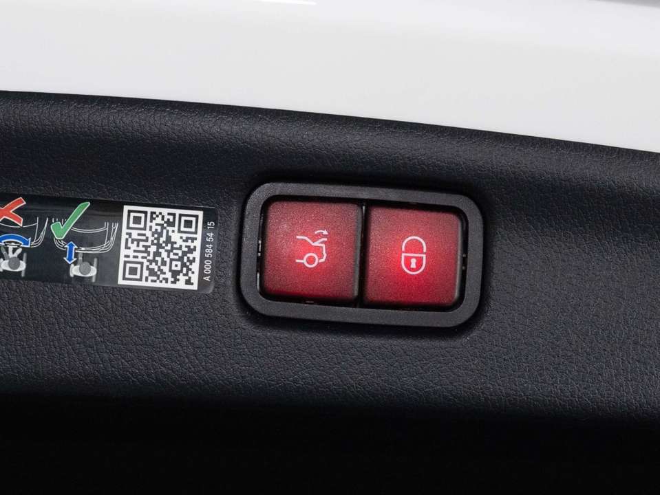 Mercedes-Benz C 180 - Imagem 13
