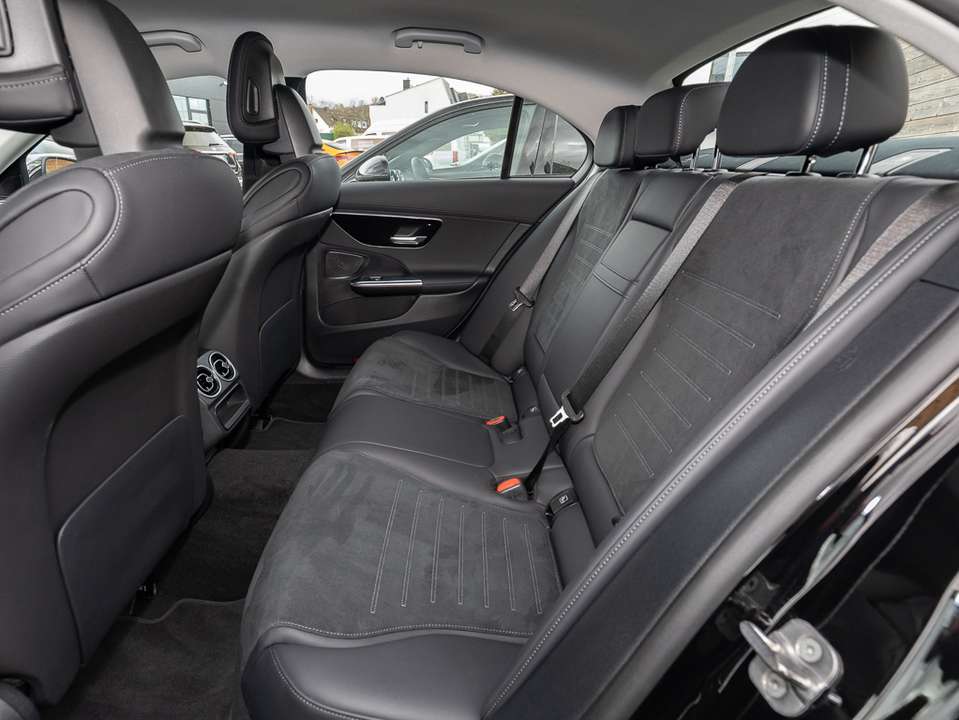 Mercedes-Benz C 180 - Imagem 11