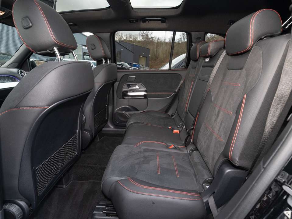 Mercedes-Benz GLB 180 - Imagem 12