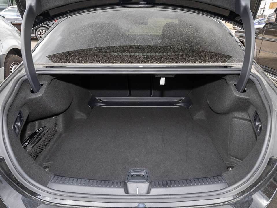 Mercedes-Benz E 200 - Imagem 12