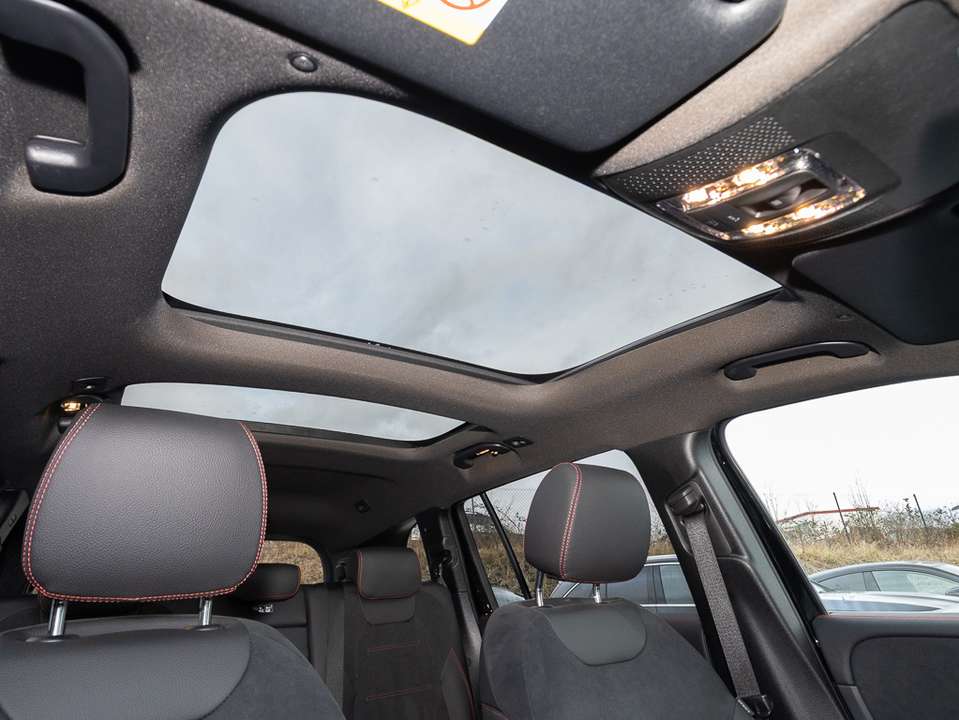 Mercedes-Benz GLB 180 - Imagem 13