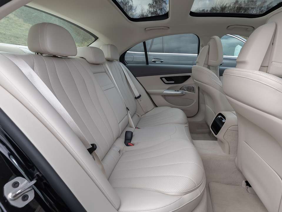 Mercedes-Benz E 200 - Imagem 11