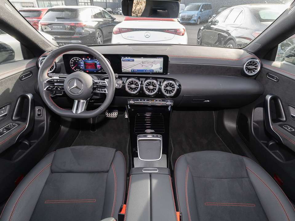 Mercedes-Benz CLA 180 - Imagem 10