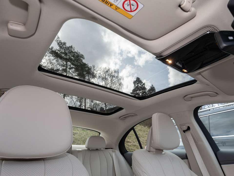 Mercedes-Benz E 200 - Imagem 12