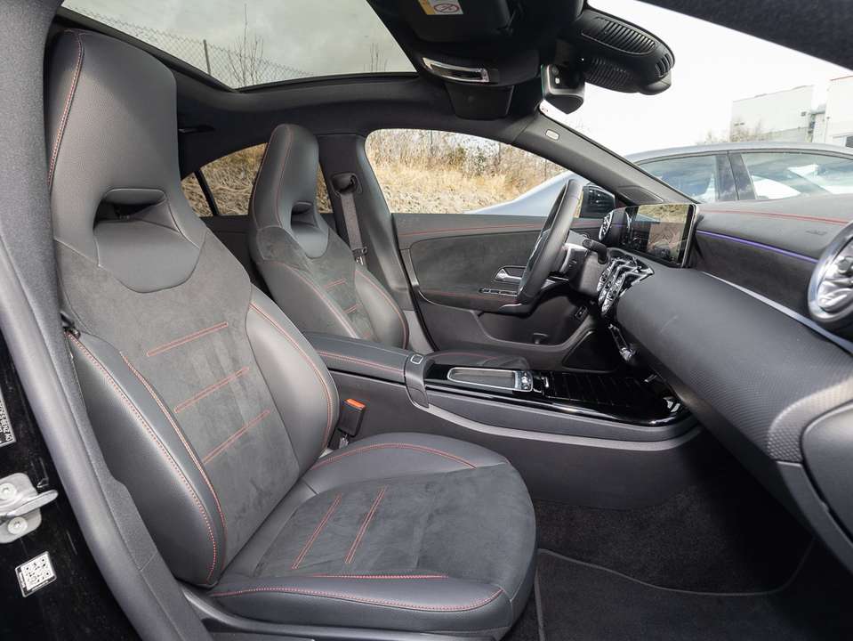 Mercedes-Benz CLA 180 - Imagem 11