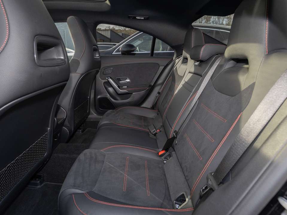 Mercedes-Benz CLA 180 - Imagem 12