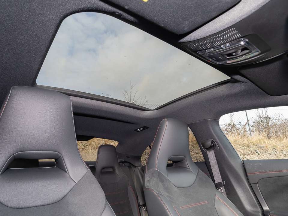 Mercedes-Benz CLA 180 - Imagem 13
