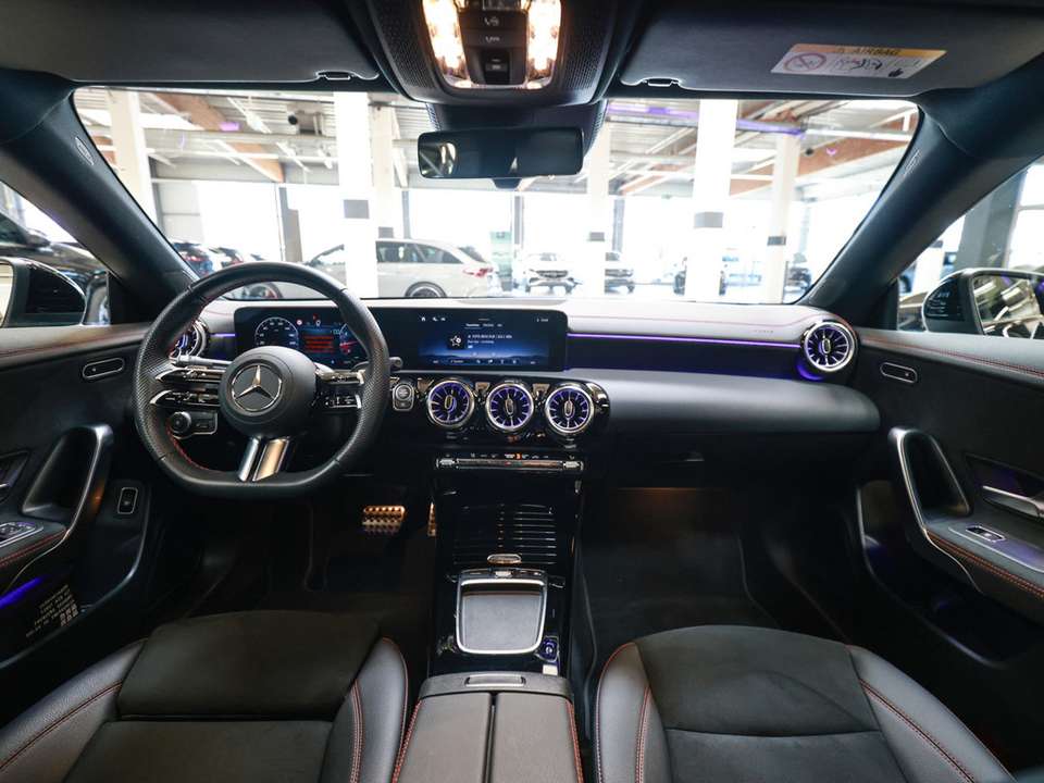 Mercedes-Benz CLA 180 - Imagem 9