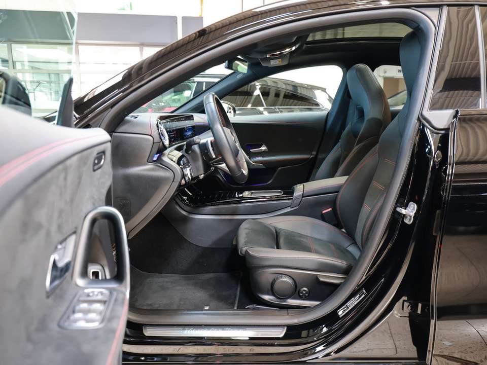 Mercedes-Benz CLA 180 - Imagem 11
