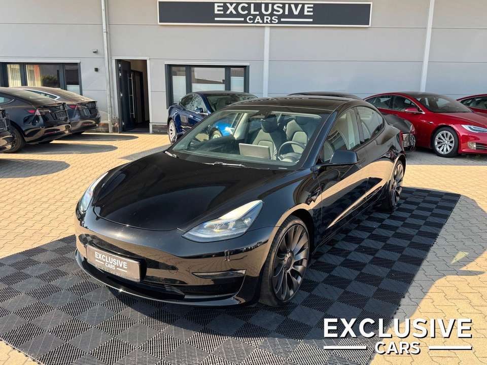 Tesla Model 3 - Imagem 1