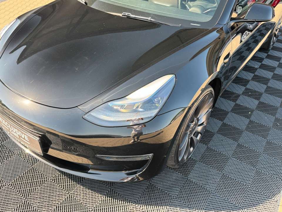 Tesla Model 3 - Imagem 2