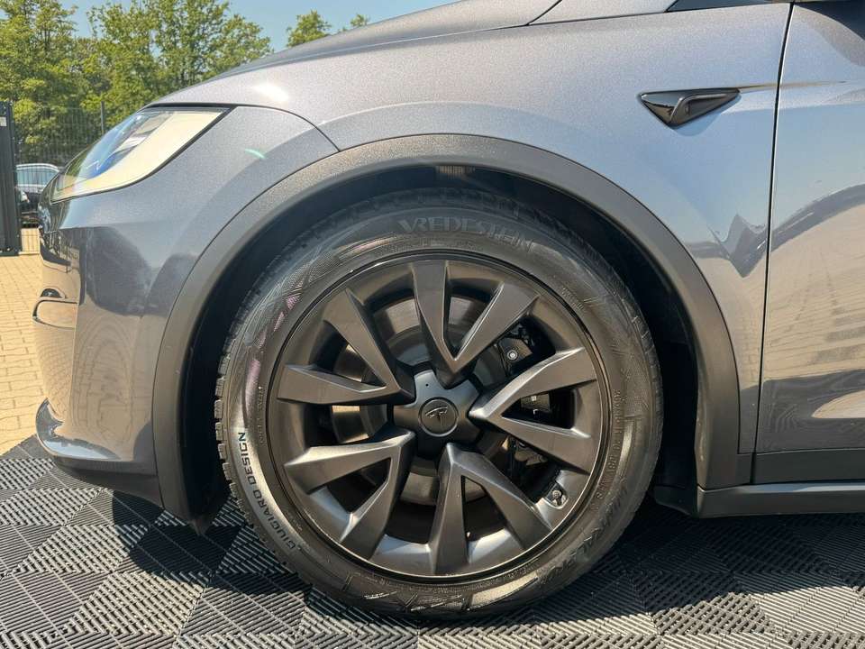 Tesla Model X - Imagem 4