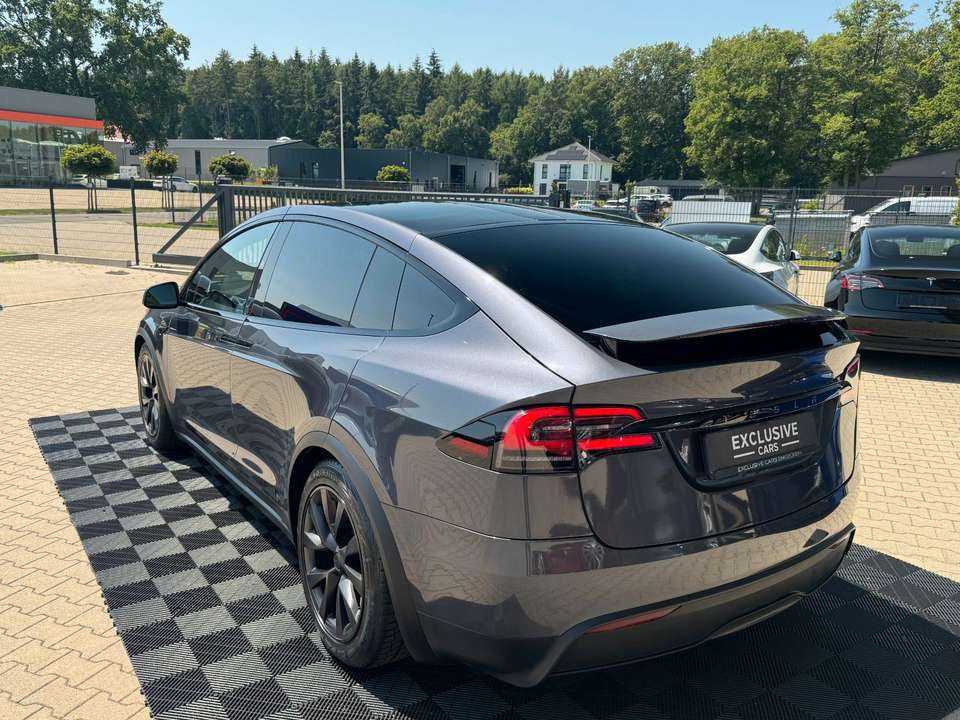 Tesla Model X - Imagem 12