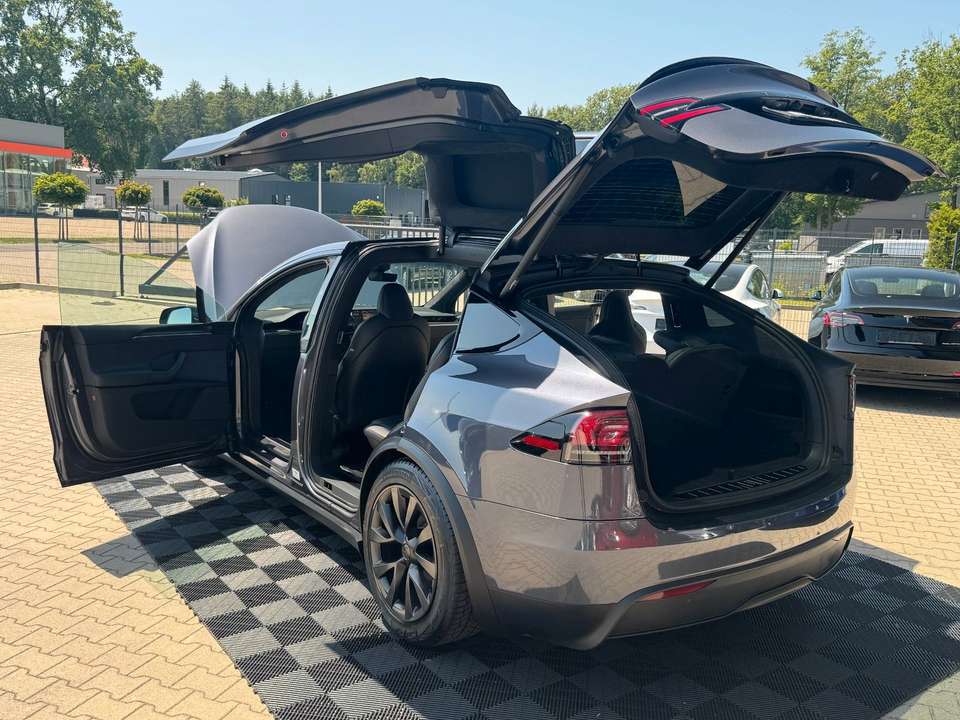 Tesla Model X - Imagem 13