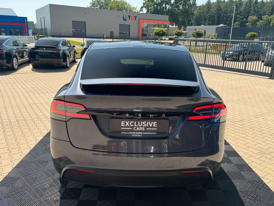 Tesla Model X - Imagem 14