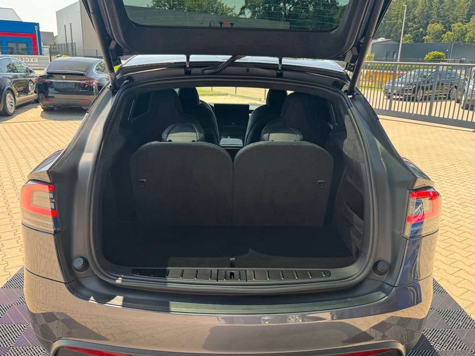 Tesla Model X - Imagem 15