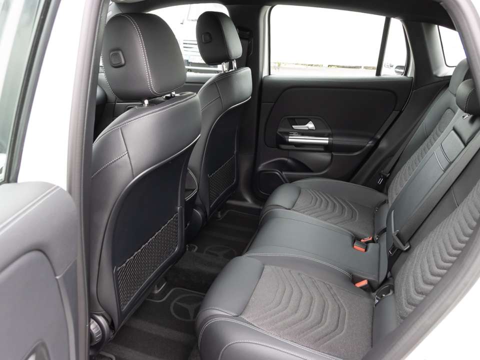 Mercedes-Benz EQA 250 - Imagem 9