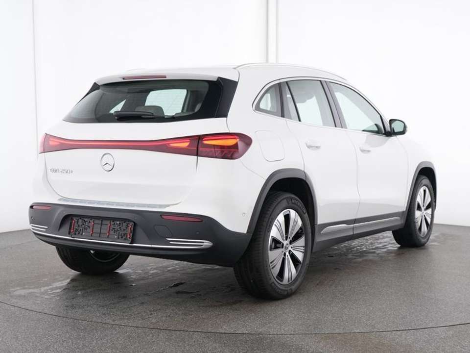 Mercedes-Benz EQA - Imagem 2