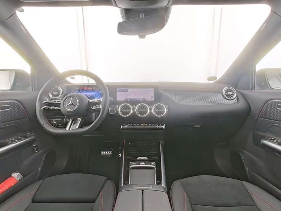 Mercedes-Benz EQA 300 - Imagem 6
