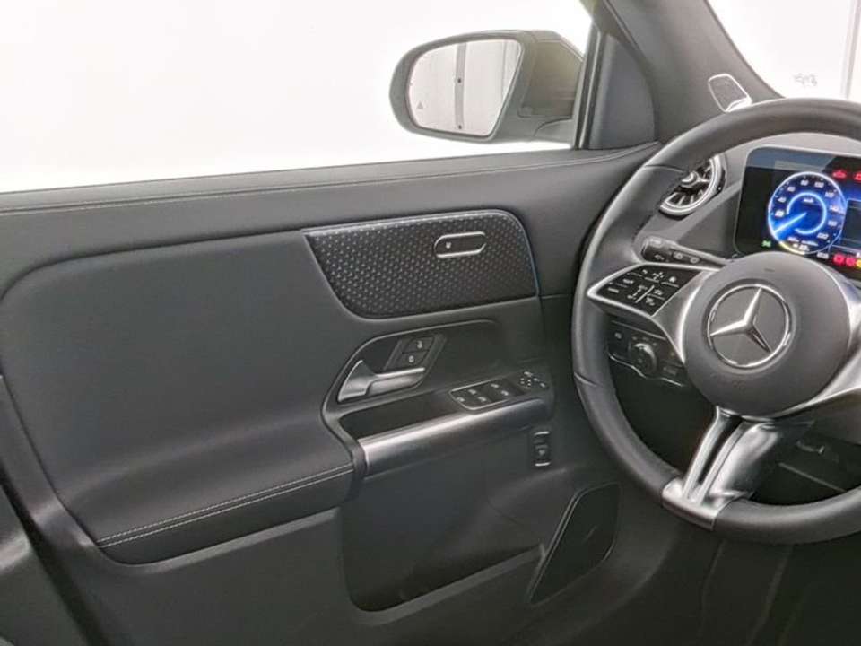 Mercedes-Benz EQA 250 - Imagem 5