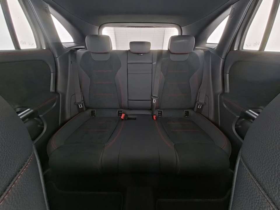 Mercedes-Benz EQA 300 - Imagem 9