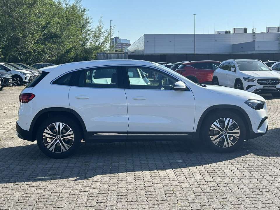 Mercedes-Benz GLA 180 - Imagem 8