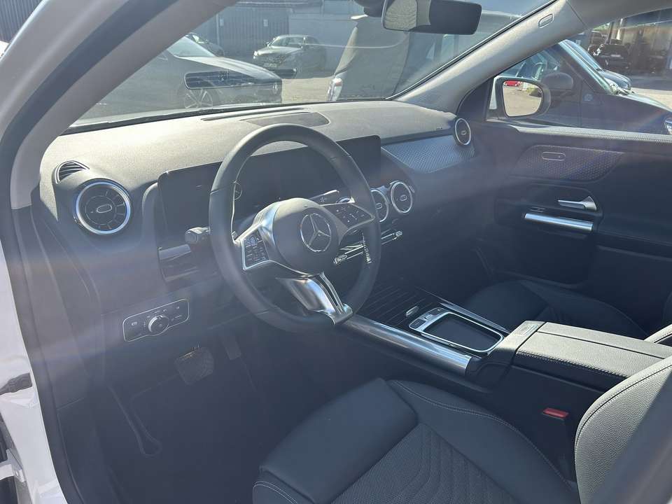 Mercedes-Benz GLA 180 - Imagem 11
