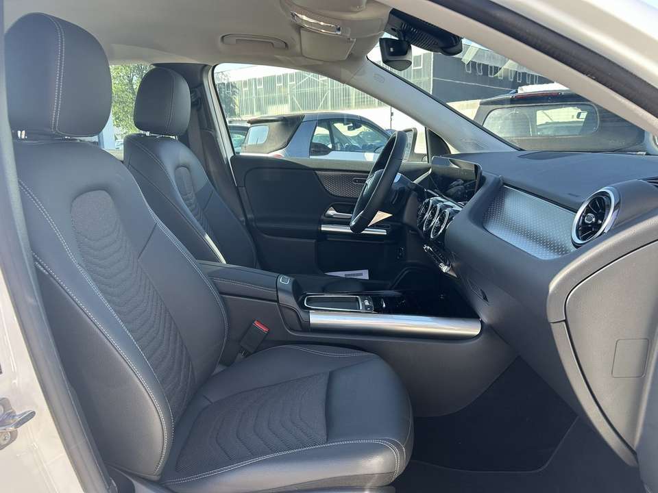 Mercedes-Benz GLA 180 - Imagem 15