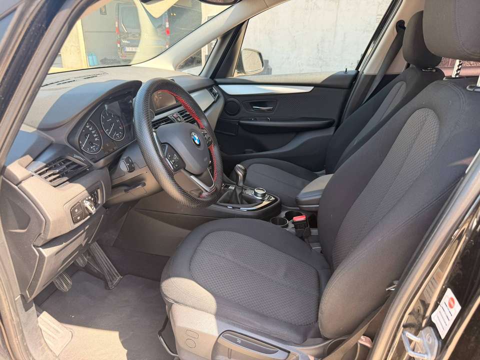 BMW 216 - Imagem 10