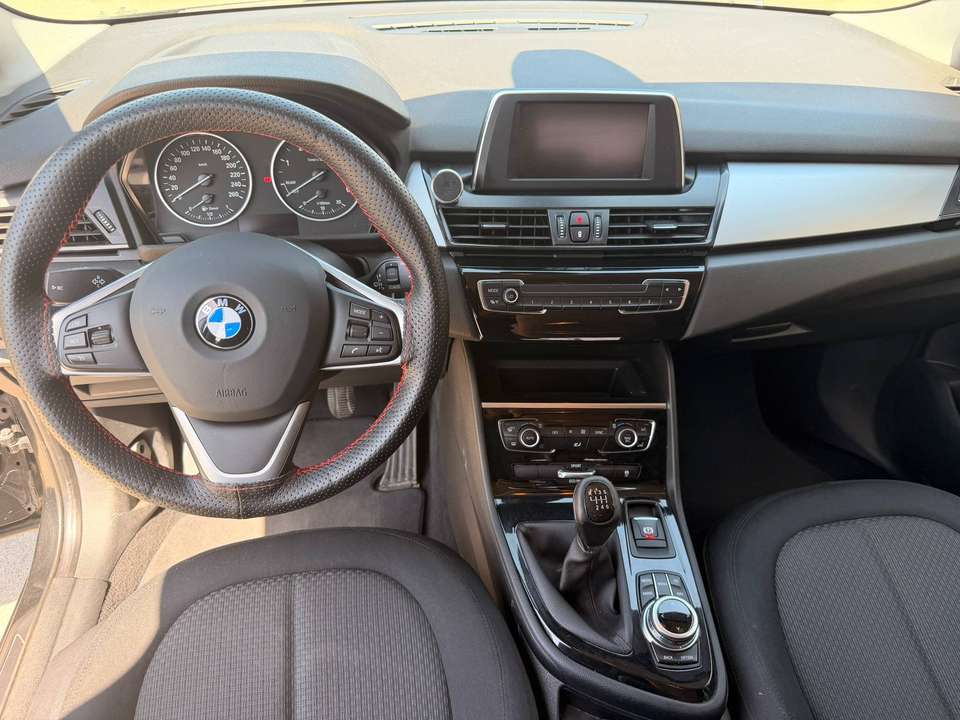 BMW 216 - Imagem 11