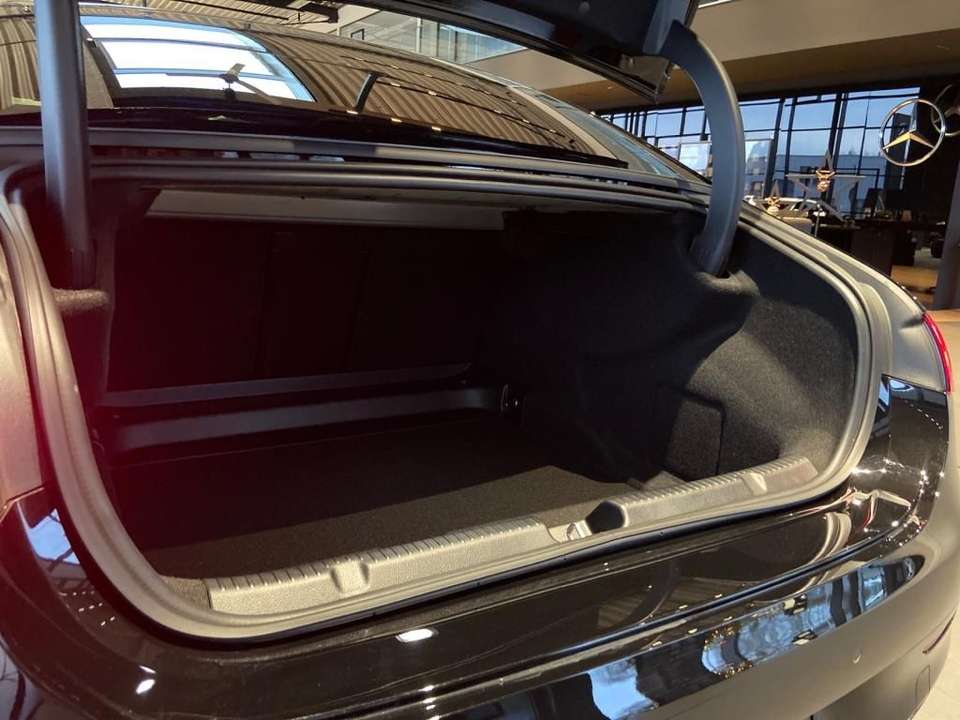 Mercedes-Benz EQE 350 - Imagem 8
