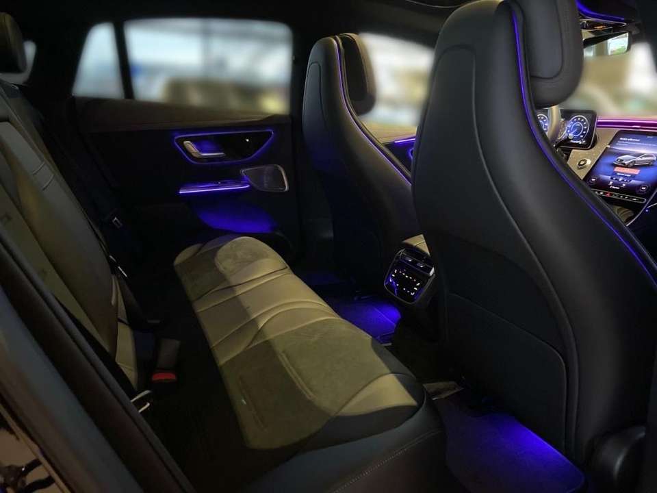 Mercedes-Benz EQE 350 - Imagem 12